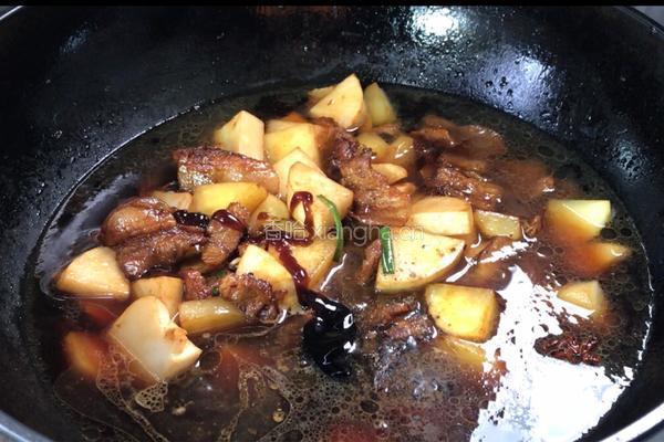 菜梗萝卜炖土豆的做法图解10