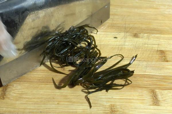 萝卜丝海带汤的做法图解3