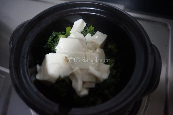 莴笋叶豆腐煲的做法图解4