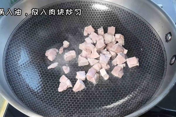 红烧肉炖豆角土豆的做法图解2