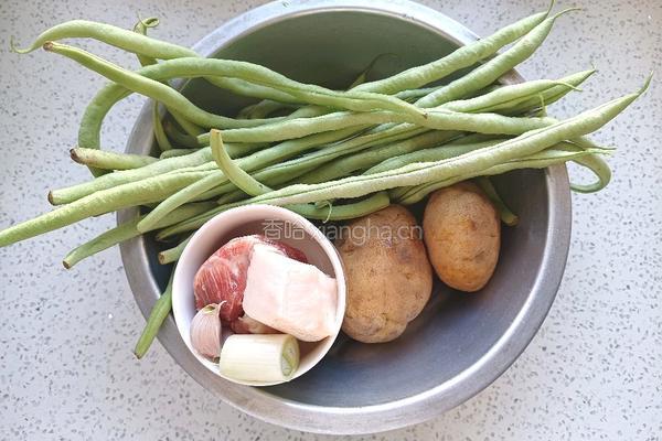 土豆炖豆角焖面的做法图解1