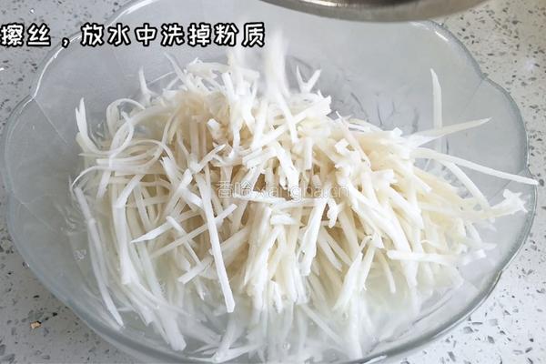 香辣炝拌藕丝的做法图解1