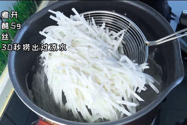 香辣炝拌藕丝的做法图解2