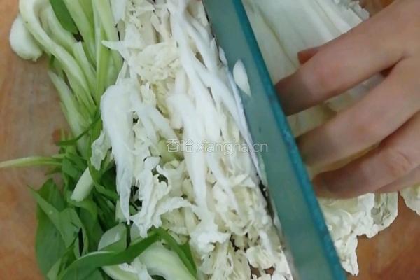 白菜素馅水饺的做法图解1