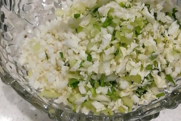 白菜素馅水饺的做法图解3