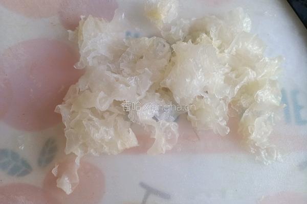 马蹄雪梨银耳汤的做法图解4