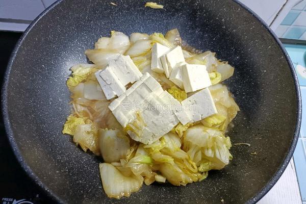 白菜炖豆腐的做法图解12