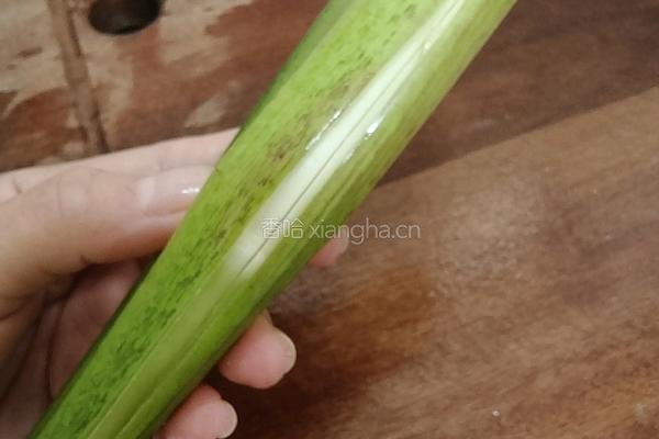 茭白炒肉的做法图解3