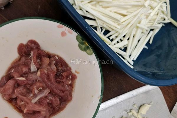 茭白炒肉的做法图解5