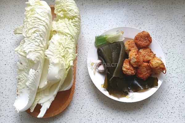 海带白菜炖丸子的做法图解2