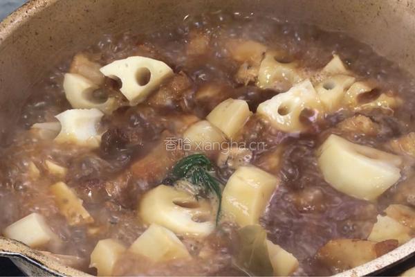 红烧肉炖莲藕的做法图解8