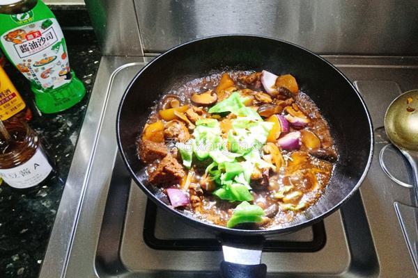 酱香鸡腿香菇焖土豆的做法图解10