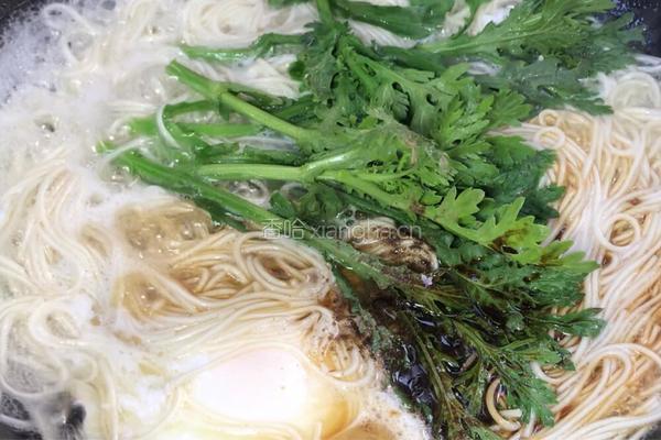 茼蒿荷包蛋汤面的做法图解5