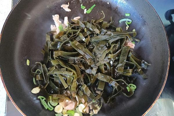 海带丝肉片汤的做法图解6
