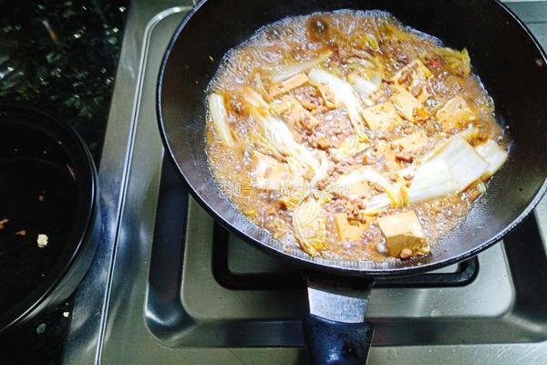 肉沫白菜豆腐煲的做法图解10