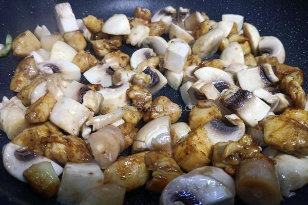 口蘑炒鸡胸肉的做法图解9