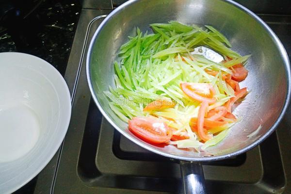 莴笋西红柿鸡蛋汤的做法图解4