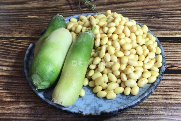 萝卜炖黄豆的做法图解1