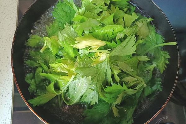 芹菜叶蛋花汤的做法图解3