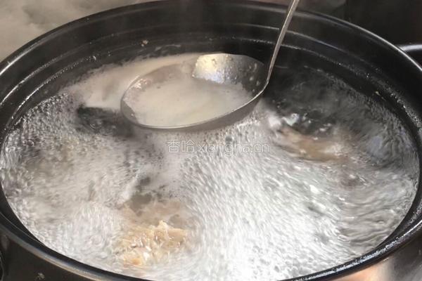 山药玉米脊骨汤的做法图解3