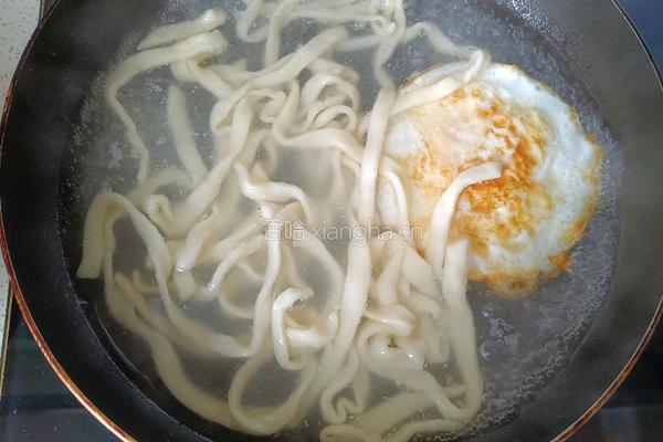 煎蛋汤面的做法图解6