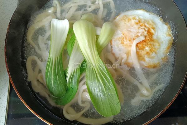 煎蛋汤面的做法图解7