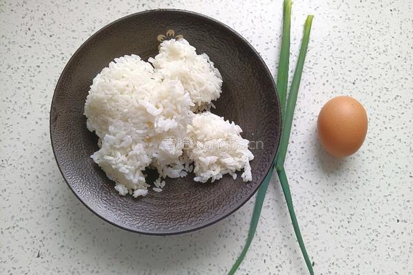 蛋炒饭的做法图解2