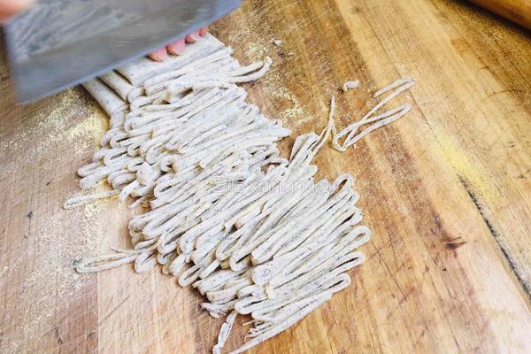 豆丝汤面的做法图解2
