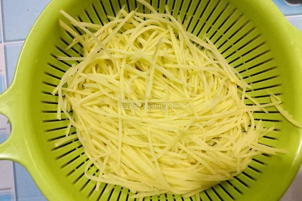 青椒土豆丝的做法图解3