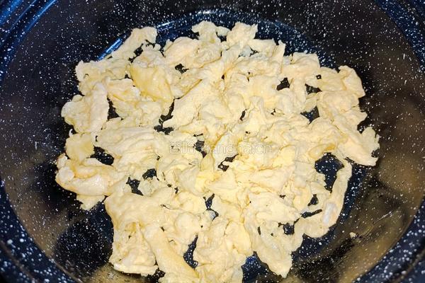 蒜苔鸡蛋炒外婆菜的做法图解5