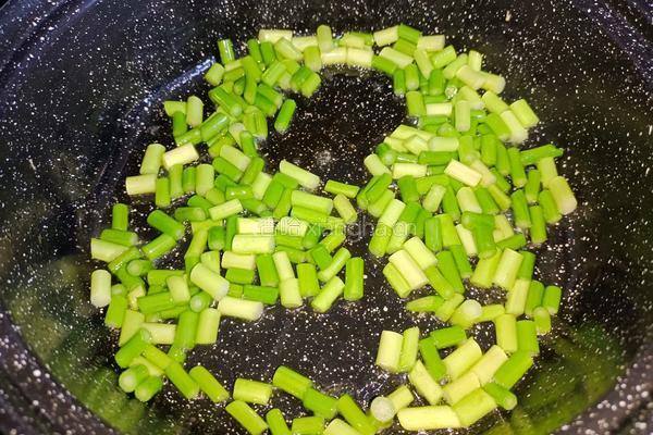 蒜苔鸡蛋炒外婆菜的做法图解6