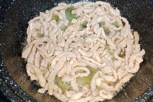 肉丝炒韭黄的做法图解2