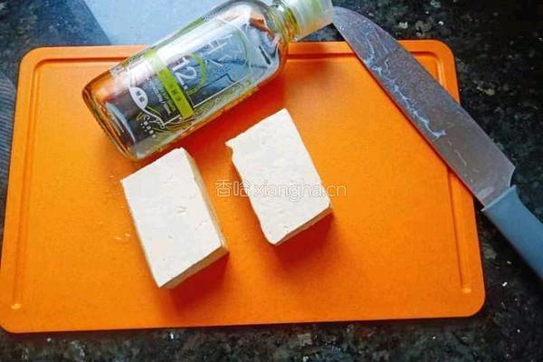 爆浆豆腐的做法图解1
