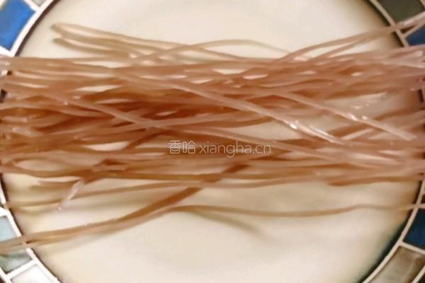 白菜山药粉丝汤的做法图解1