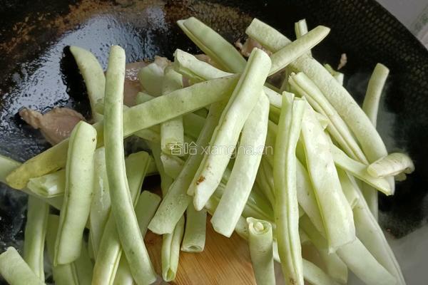 一锅出 土豆炖豆角烀饼的做法图解6