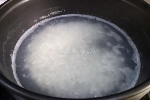 皮蛋青菜粥的做法图解3