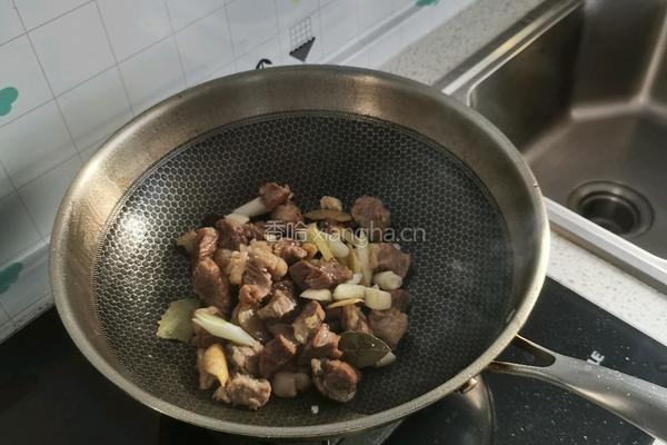 西红柿炖牛腩的做法图解2