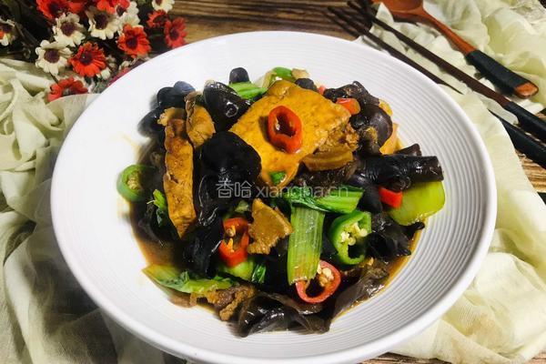 小白菜木耳烧豆腐