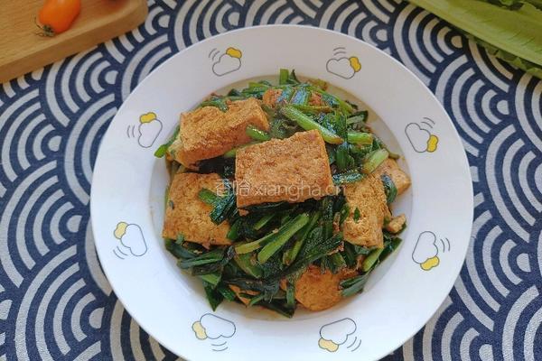 豆腐炒韭菜的做法图解1