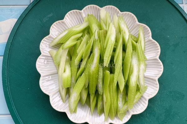 芹菜炒香干的做法图解3