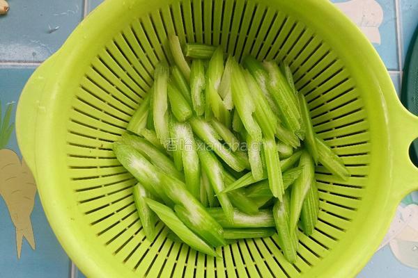 芹菜炒香干的做法图解6