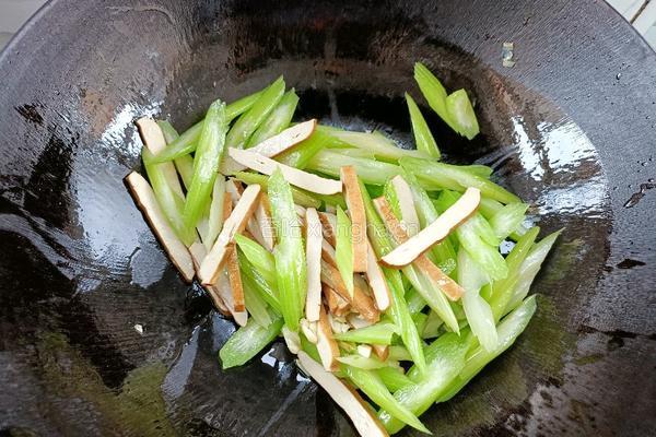 芹菜炒香干的做法图解9