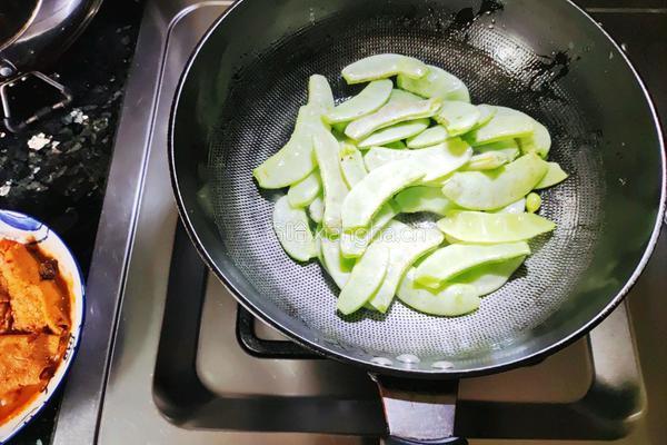 扁豆焖蛋饺的做法图解3