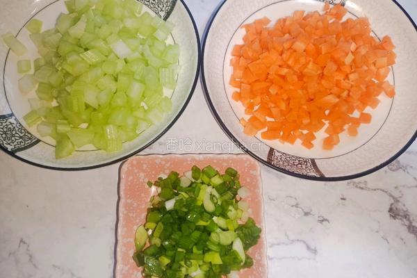 芹菜胡萝卜蛋炒饭的做法图解1