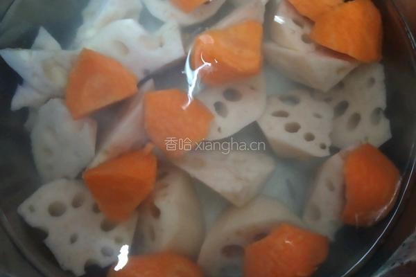 莲藕胡萝卜排骨汤的做法图解5