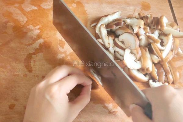 香菇烧豆腐的做法图解1