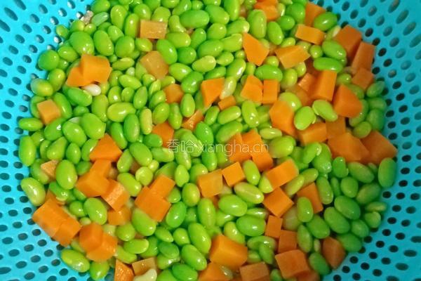 香肠炒毛豆米的做法图解4