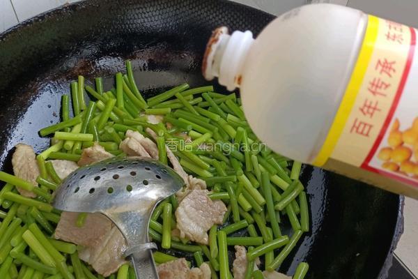 蒜苔炒肉的做法图解6