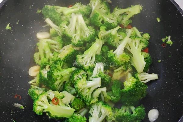 清炒西兰花的做法图解3