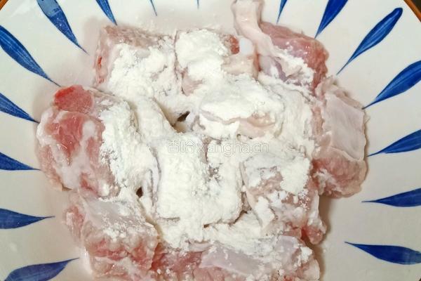 玉米胡萝卜排骨粥的做法图解1
